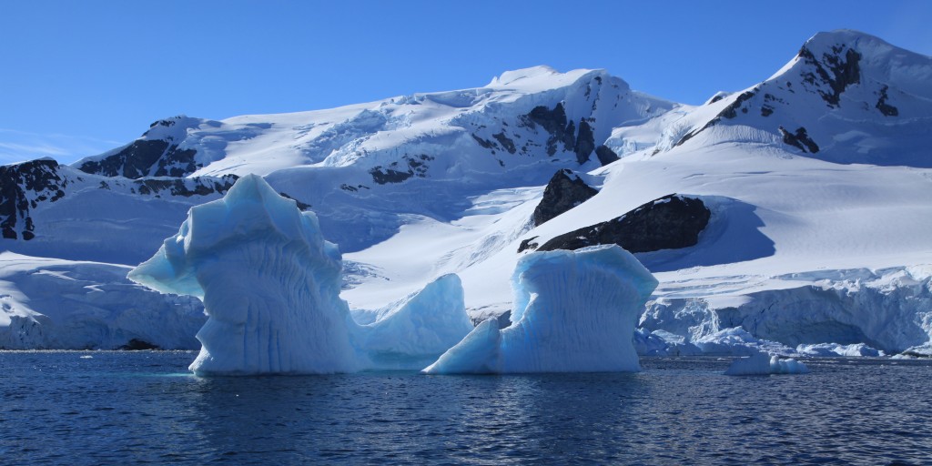 An iceberg in Paradise Harbour, Antarctica (Credit: Liam Quinn, CC BY-SA 2.0)